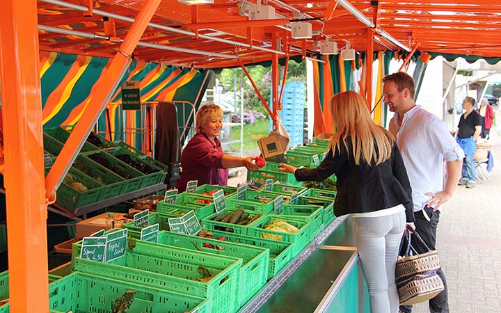 Marktstand auf den Wochenmarkt in Rastede