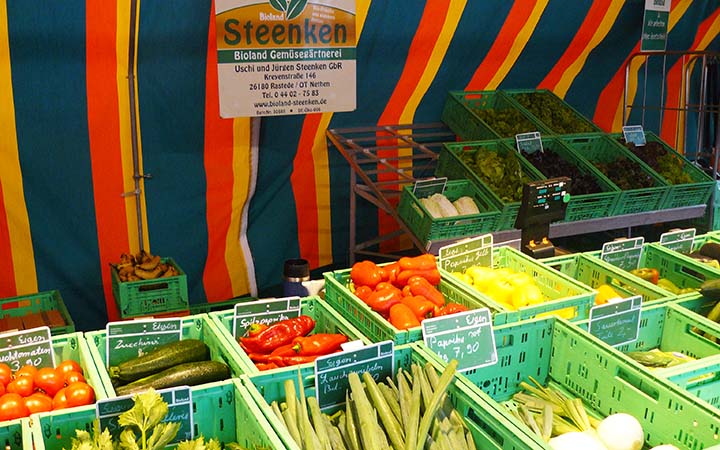 Marktstand auf den Wochenmarkt in Rastede